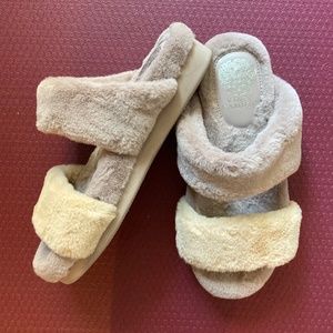 Vince Camuto Faux Fur slippers